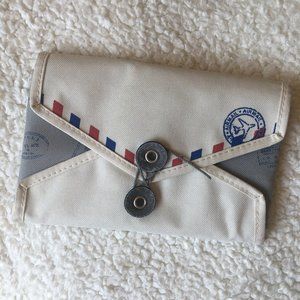 Umbra Travel envelope organizer